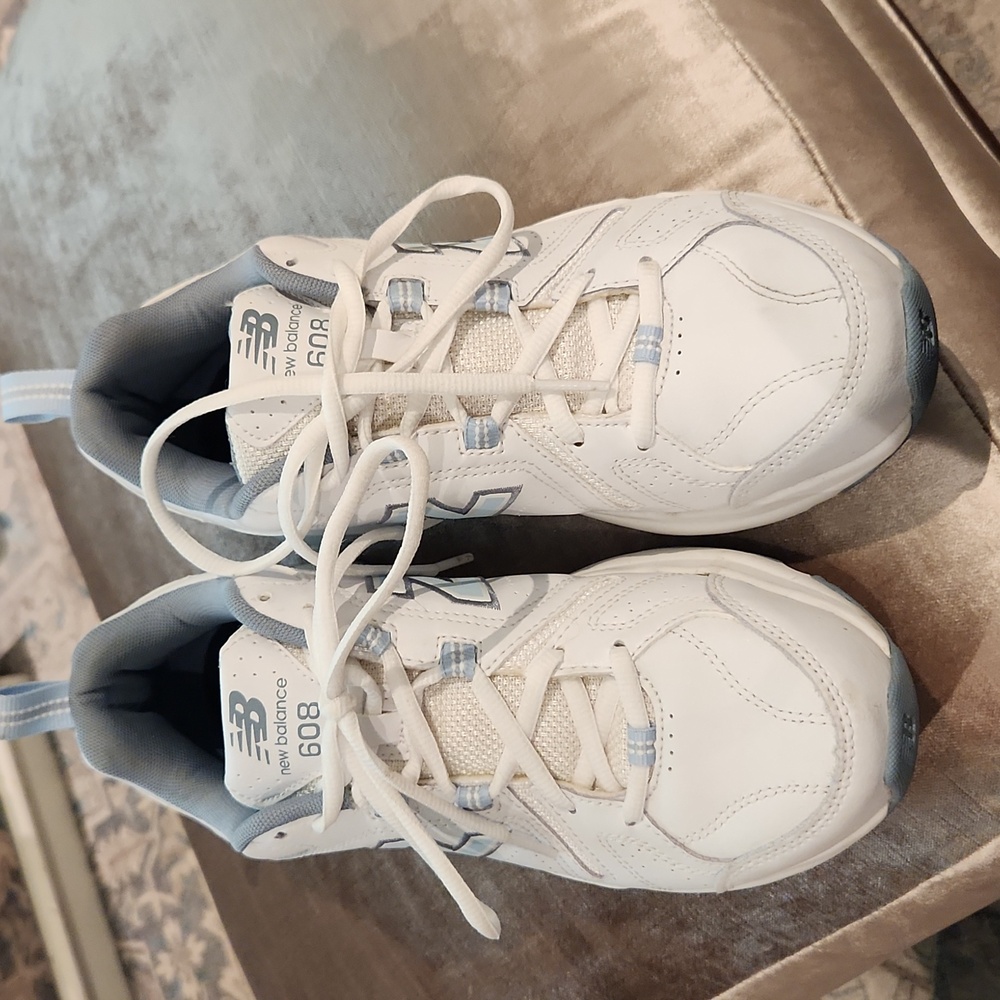 New balance like new sneakers 608 size 8.5 womens